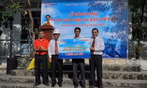 Người dân xã đảo Tiên Hải lần đầu tiên được sử dụng điện lưới quốc gia