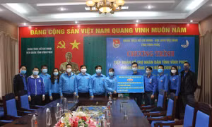  HUD tặng 10.000 khẩu trang và 2.800 chai rửa tay khô cho Vĩnh Phúc