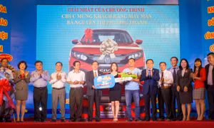 Công ty Yến sào Khánh Hòa trao giải cho khách hàng tại Đăk Lăk
