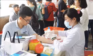 Đưa thuốc mới chữa viêm gan C vào danh mục Bảo hiểm Y tế