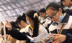 Gần 400 học sinh trải nghiệm thực tế làm sinh viên Phenikaa