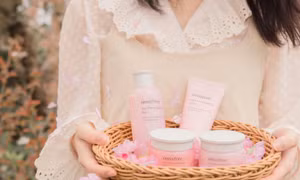Bí quyết của vẻ đẹp sang hồng rạng rỡ như hoa anh đào nở giữa trời Xuân