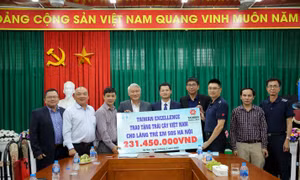 Trao tặng hoa quả cứu trợ nông dân cho Làng trẻ em SOS Hà Nội