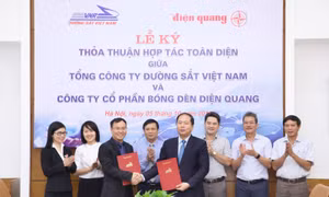 Tổng công ty đường sắt Việt Nam ký thỏa thuận hợp tác với Điện Quang