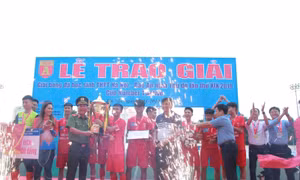 THPT Ngô Sỹ Liên giành Cúp vô địch tại Giải bóng đá học sinh Hà Nội  