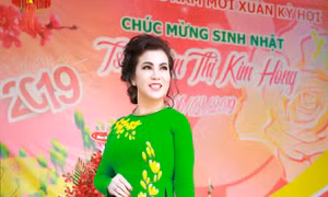 Hoa hậu Kim Hồng về quê đón tuổi mới