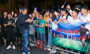 Danh thủ Luis Figo đã đến Việt Nam  