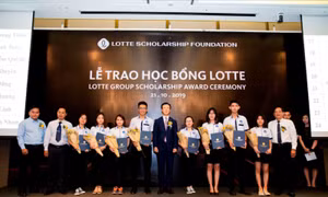 Quỹ LOTTE Foundation tặng học bổng cho sinh viên có thành tích xuất sắc