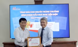 Kon Tum: Trao thưởng cho người trúng giải “Bình chọn mẫu hóa đơn tiền điện”