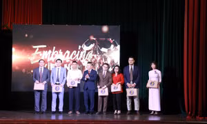https://media.baotintuc.vn/Upload/DGCvMTLSo95Cq4TvfGr0A/files/amway%202510.JPG
