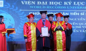 AHLĐ Nguyễn Quang Mâu nhận danh hiệu Tiến sĩ danh dự của Viện Đại học Kỷ lục Thế giới