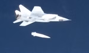 Xem Quân đội Nga khai hỏa tên lửa siêu vượt âm Kinzhal, ICBM Yars, tên lửa hành trình Kalibr và Zircon 