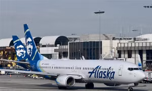 Hành khách chuyến bay Alaska Airlines bị bung cửa đòi bồi thường 1 tỷ USD