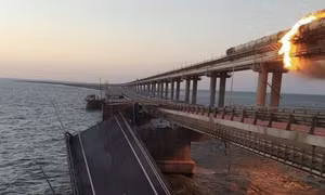 Vụ đánh bom cầu Crimea có thể làm leo thang xung đột ở Ukraine