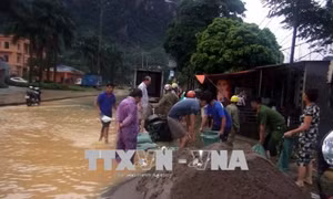  Hòa Bình: 3 cảnh sát bảo vệ bị thương do sập tường, hở điện