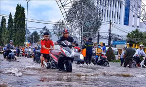 Triều cường còn diễn biến phức tạp ở Nam Bộ