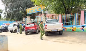 Bé trai 8 tuổi nghi bị điện giật tử vong khi chơi ở trường mầm non