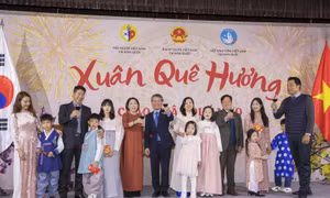 'Xuân Quê hương' ấm lòng người Việt ở xứ sở Kim Chi