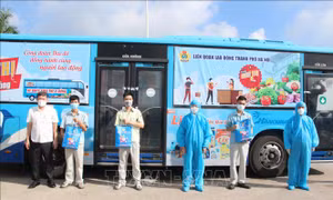 Bức tranh nhiều màu sắc chống dịch COVID-19 ở Hà Nội