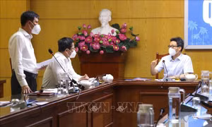 Phó Thủ tướng Vũ Đức Đam yêu cầu công khai số điện thoại của lực lượng chống dịch để người dân liên lạc 