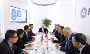 Phó Thủ tướng Bùi Thanh Sơn làm việc với Phó Thủ tướng Nga và tiếp một số doanh nghiệp Nga