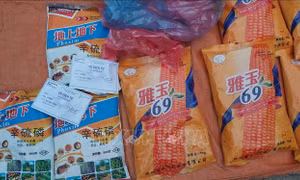 Thuốc bảo vệ thực vật bán chui tại các chợ phiên vùng cao 