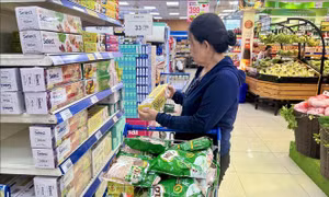 Người tiêu dùng thận trọng chi tiêu khi thị trường biến động