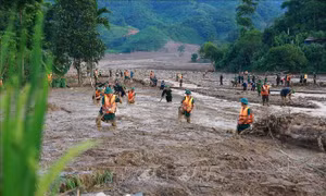 Khẩn trương tái thiết, ổn định đời sống người dân Làng Nủ sau lũ