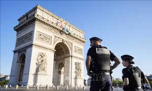 Sơ tán tại tòa án ở Paris sau cảnh báo đánh bom