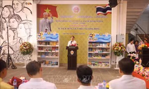 Thân thương Tủ sách tiếng Việt phục vụ cộng đồng tại Thái Lan