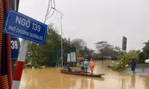 Nước sông Hồng dâng gần sát mức báo động 1, nguy cơ gây ngập ở Hà Nội