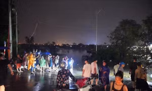 Nước sông Hồng tại Hà Nội dâng cao, nguy cơ gây ngập tại những vùng trũng thấp