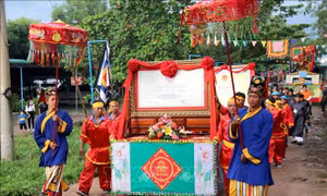 Lễ hội Dinh Thầy Thím thu hút đông đảo khách hành hương