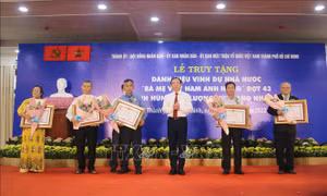 Truy tặng danh hiệu Bà mẹ Việt Nam Anh hùng và Anh hùng LLVT nhân dân
