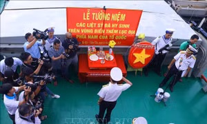 Xúc động Lễ tưởng niệm cán bộ, chiến sỹ hy sinh trên Vùng biển phía Nam của Tổ quốc