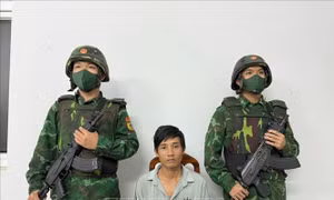 Bắt giữ 2 đối tượng tổ chức cho người khác xuất cảnh trái phép