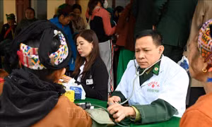 'Ngôi nhà thiện nguyện sao xanh' xua tan giá rét miền biên viễn