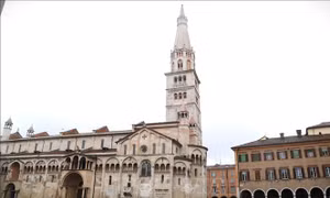 Khám phá sự quyến rũ của thành phố cổ Modena