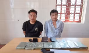 Phá thành công chuyên án, bắt 2 đối tượng vận chuyển trái phép 8 bánh heroin