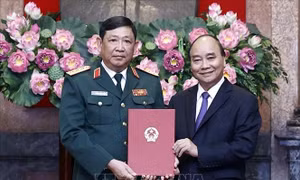 Chủ tịch nước trao quyết định thăng quân hàm Thượng tướng cho Phó TTMT Huỳnh Chiến Thắng