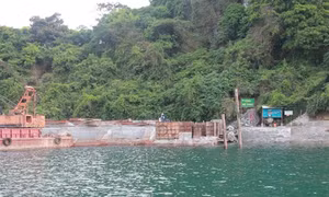 Dừng thi công một số công trình xây dựng trên vịnh Hạ Long