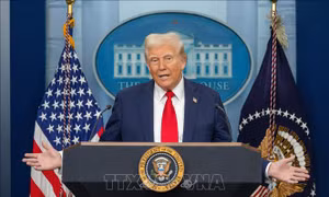 Cuộc gặp trực tiếp đầu tiên giữa Tổng thống D. Trump và Chủ tịch Fed