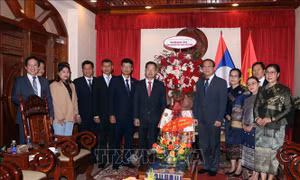 Chúc mừng Tổng Lãnh sự quán Lào tại Đà Nẵng nhân dịp Tết cổ truyền Bunpimay
