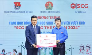 Trao 1,7 tỷ đồng tiếp sức học sinh, sinh viên có hoàn cảnh khó khăn