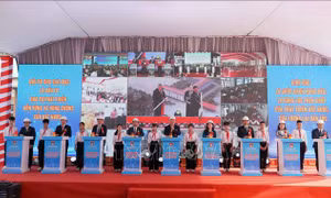 Phó Thủ tướng Nguyễn Hòa Bình dự lễ khởi công trường nội trú liên cấp vùng biên Hà Tĩnh