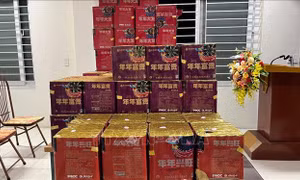 Lợi dụng trời mưa to, vận chuyển pháo lậu qua biên giới