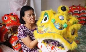 'Giữ lửa' nghề làm đầu lân xứ Huế