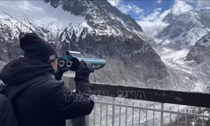 Mùa trượt tuyết kỳ thú dưới mái vòm Mont Blanc