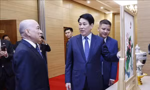 Chủ tịch nước Lương Cường chủ trì chiêu đãi trọng thể Quốc vương Campuchia