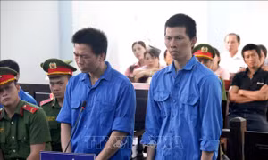 Cán bộ trại giam vào tù vì đưa điện thoại cho phạm nhân sử dụng